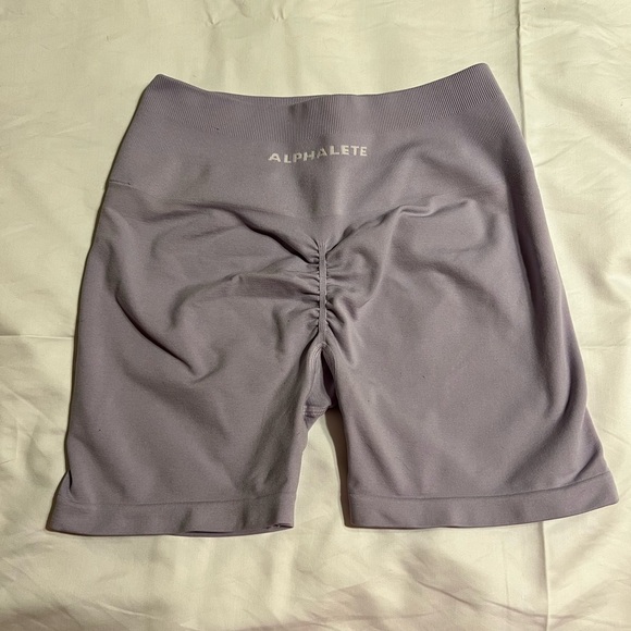 Alphalete Pants - Alphalete Amplify Shorts Lavender